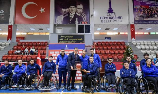 İzmir’in spor ailesi yeni yıl için bir araya geldi