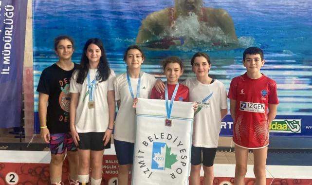 İzmit Belediyespor yüzmede finalde