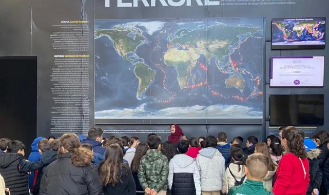 İzmit’te Deprem Müzesi ortaokul öğrencilerini ağırladı