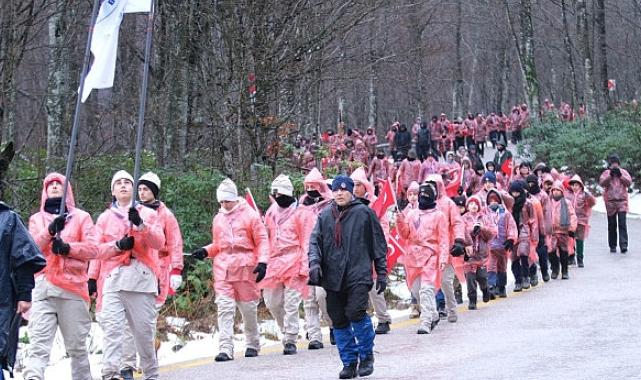 Kağıtspor izcileri Sarıkamış Şehitleri için yürüdü