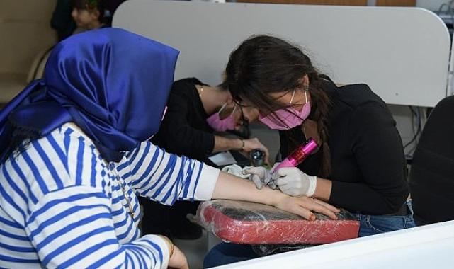 Kahramankazan Belediyesi, ilçede ikamet eden yaşlı, engelli ve isteyen tüm vatandaşlara yönelik “Sevgi İzi” uygulamasını sürdürüyor.