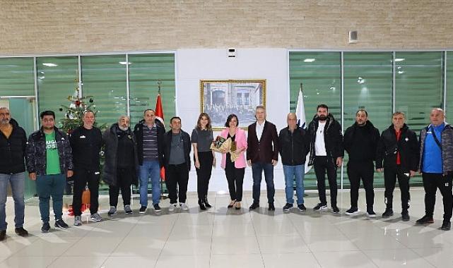 Karabağlardaki amatör spor kulüplerinden Başkan Kınay’a teşekkür ziyareti