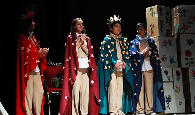 Karşıyaka Belediye Tiyatrosu ‘Çiçek Prenses’i seyirciyle buluşturdu