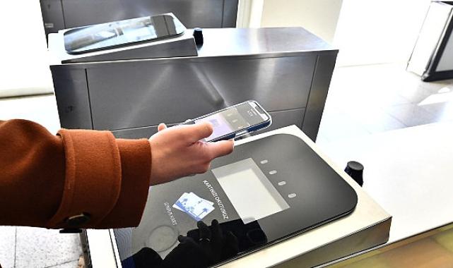 Kart taşıma, bakiye yükleme derdi yok, akıllı telefon var Toplu ulaşımda “Dijital İzmirim Kart” rahatlığı