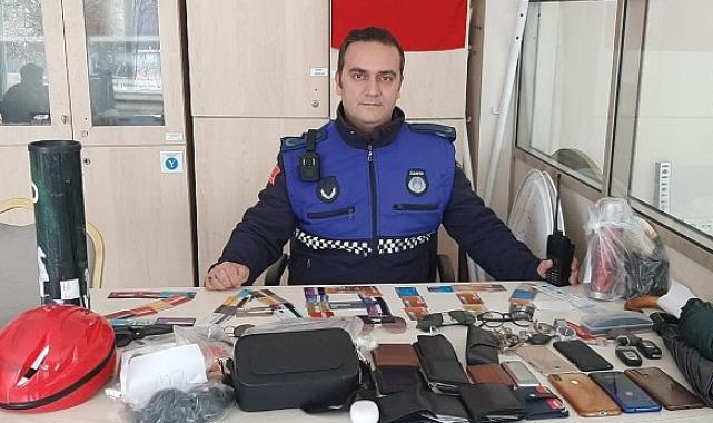 Kayıp eşyalar zabıtada sahiplerini bekliyor