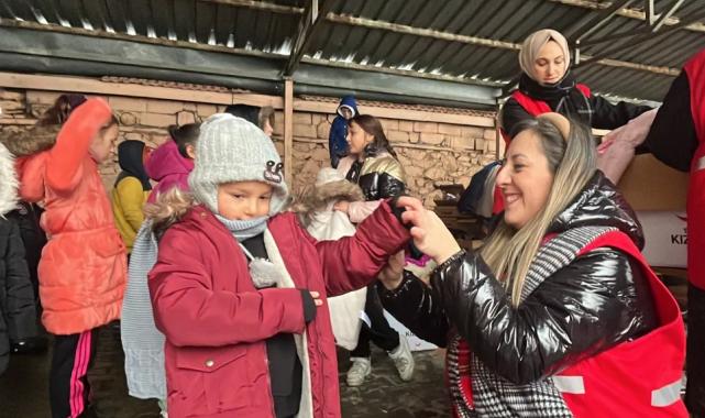 Kızılay Bursa Osmangazi Kadın Teşkilatı’ndan köy okullarına anlamlı destek