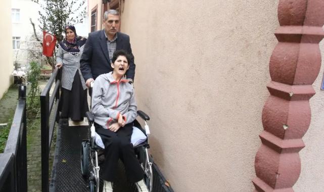 Kocaeli Büyükşehir’den engelli bireye özel rampa