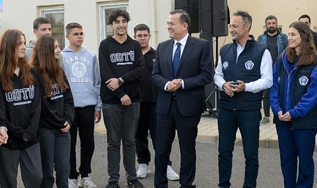 Lise öğrencilerinden Yenişehir Belediyesinin hayvan bakımevine mama bağışı