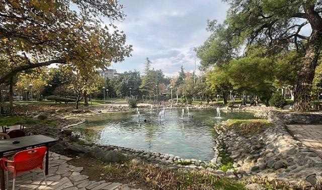 Manisa Büyükşehir, Fatih Parkı Süs Havuzu Bakım ve Onarım Çalışmalarını Tamamladı