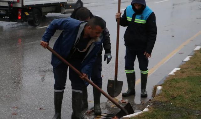 Manisa’da MASKİ ekipleri şiddeli yağışa karşı sahada