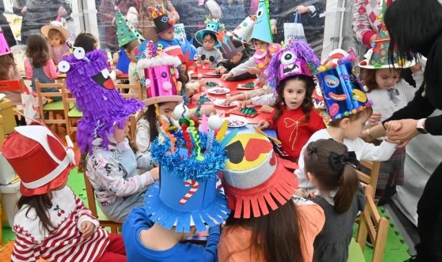 Manisalı çocuklar yeni yıl coşkusunu doyasıya yaşadı