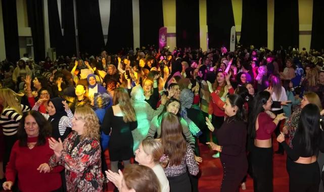 Manisalı kadınlar ‘Yeni yıl matinesi’nde buluştu