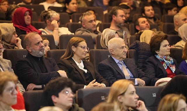 Mevlana aşkı salona sığmadı