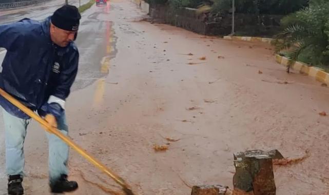 Muğla Marmaris’te ekipler sağanak seferberliğinde