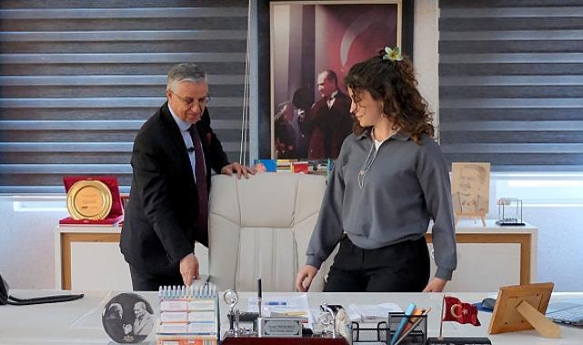 Öğrencilerden Başkan Topaloğlu’na teşekkür ziyareti