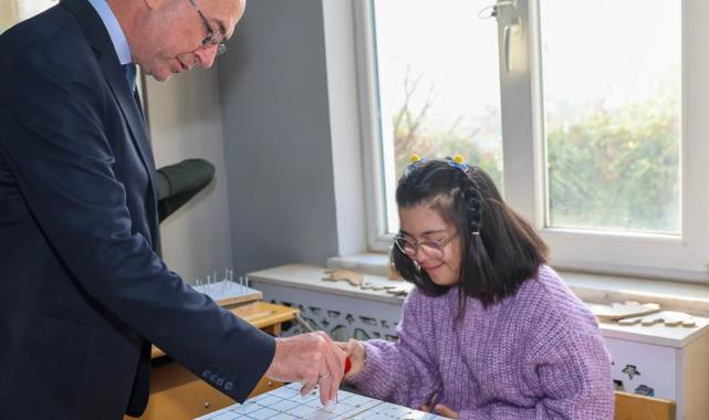 Özel çocuklara Başkan Pekyatırmacı Sürprizi