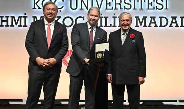 Rahmi M. Koç Bilim Madalyası’nın sahibi Prof. Dr. Atatüre oldu