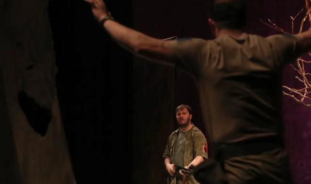 Sakarya Devlet Tiyatroları’nın ‘Boş Şehir’ isimli oyunu büyük beğeni kazandı