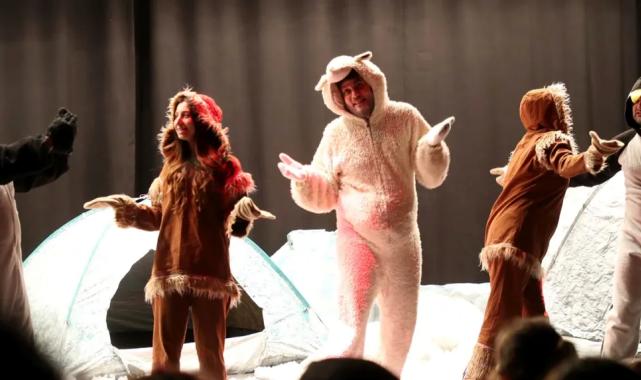 Sakarya’da ‘Kutup Masalı’ minikleri güldürdü