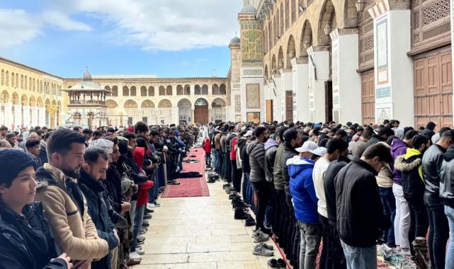 Şam’da tarihi Emevi Camii’nde üçüncü Cuma