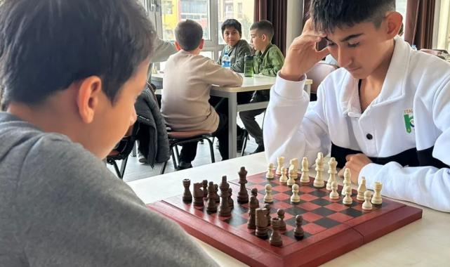 Satranç turnuvasında dereceye girenler belli oldu