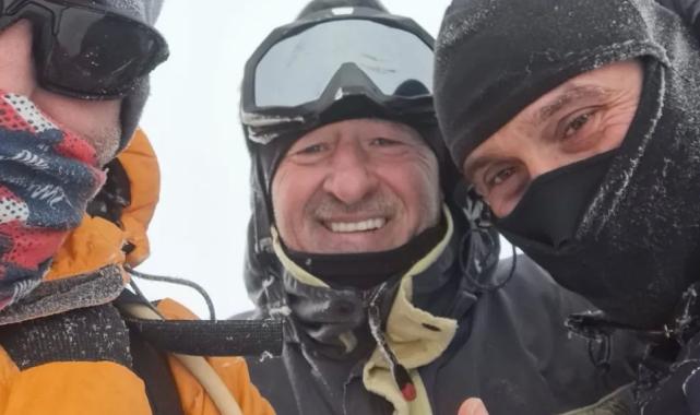 Uludağ’ın zirvesine tırmanışlarını baklava ile kutladılar