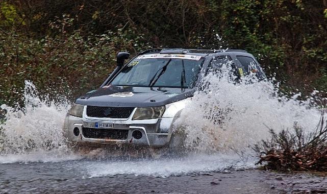 Yağmur Altında Büyük Çekişme