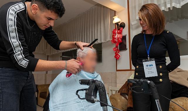 Yenişehir Belediyesi ve gönüllüler yaş almış vatandaşları yalnız bırakmıyor