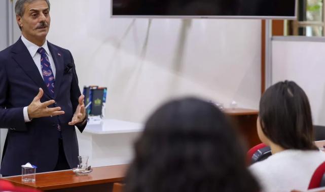 Yusuf Alemdar Meclisi takip eden üniversiteli gençlerle buluştu