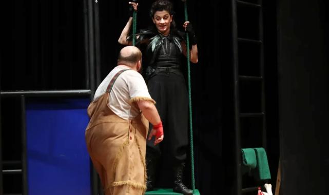 2025’in ilk sahnesi çocukların kahkahalarıyla geçti