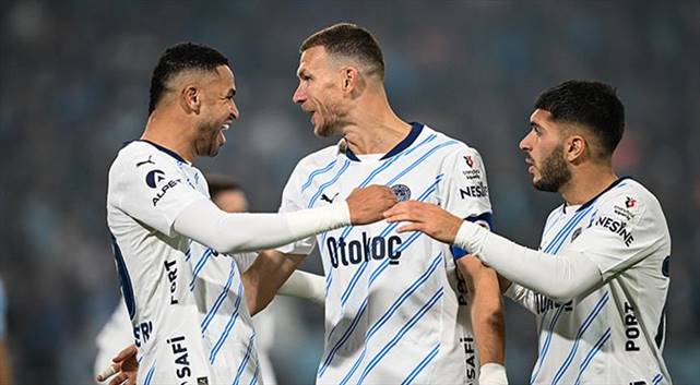 Adana Demirspor 0-4 Fenerbahçe (Maç Sonucu) Fener Adana’da golcüleriyle kazandı!