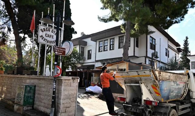 Antalya Kaleiçi’nde çöpte dedektiflik