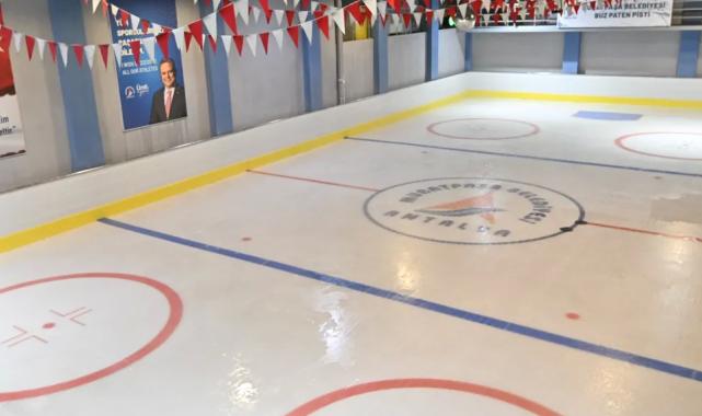 Antalya Muratpaşa’da buz pisti yenilendi