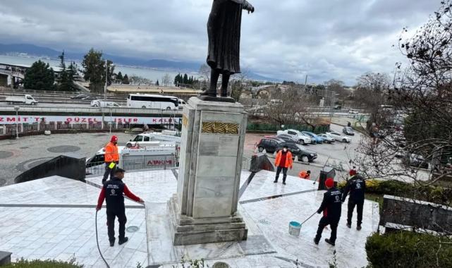 Atatürk Heykeli’nin temizliği tamamlandı