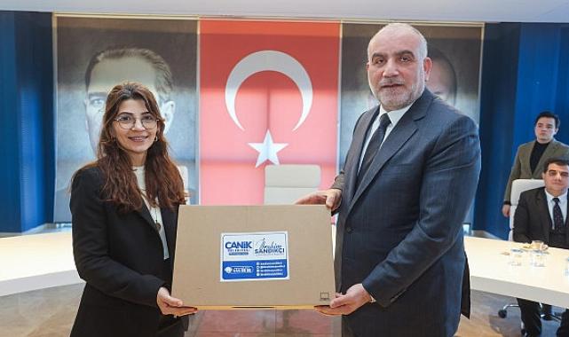 Başkan İbrahim Sandıkçı’dan Öğretmenlere Laptop