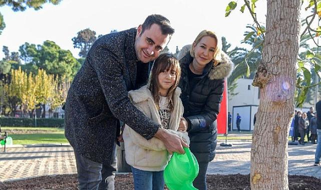 Başkan Tugay, yeni yılın ilk gününde Kültürpark’ta ağaç dikti Kültürpark’ın yeşil dokusu zenginleşiyor