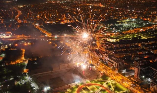 Bursa’da coşku Yeni Yıl Meydanı’na taştı
