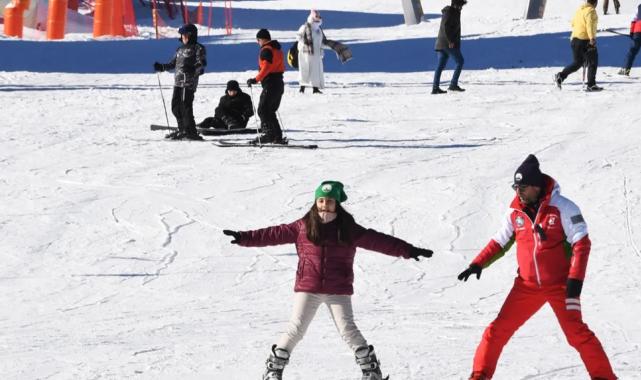 Bursalı çocukların Uludağ’da kayak heyecanı