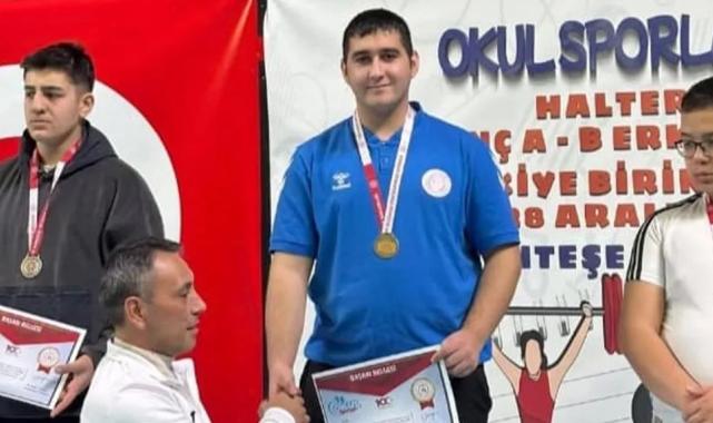 Bursalı lise öğrencisi halterde Türkiye Şampiyonu oldu