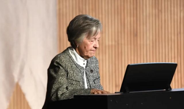 Bursa’nın ilk müzik öğretmeni  Osmangazililerle buluştu