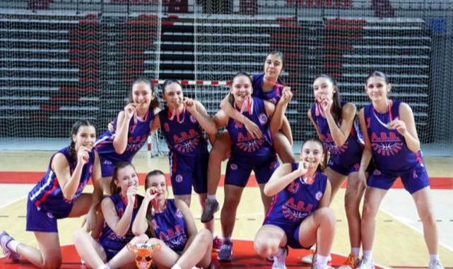 Büyükşehir’in basketbolcu kızları Antalya şampiyonu oldu