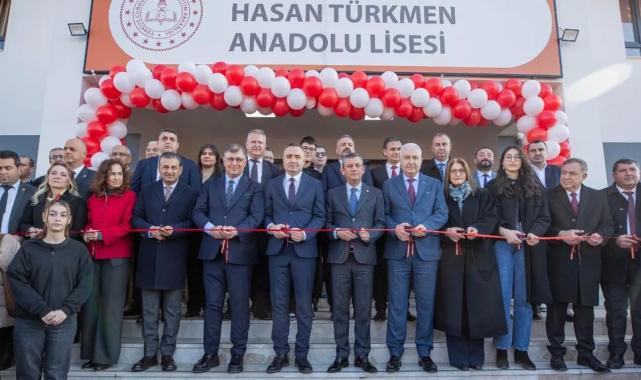 CHP lideri Özel, İzmir’de okul ve kent lokantasını açtı