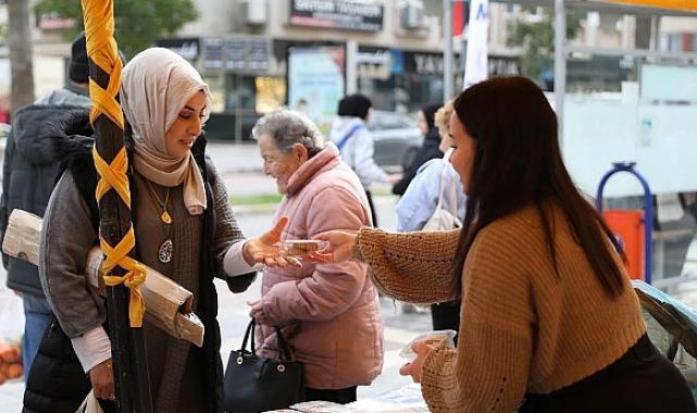 Didim Belediyesi, Regaip Kandili dolayısıyla Didim Merkez Camii önünde vatandaşlara kandil simidi ikramında bulundu