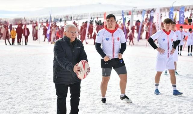 Erciyes’te Kar Ragbi heyecanı yaşandı