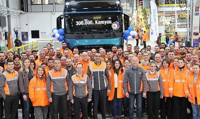 Ford Trucks 300 Bininci Kamyonunu Hattan İndirdi