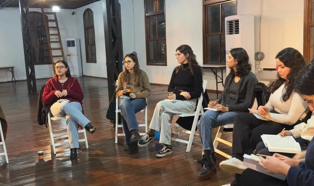 Genç İzmir Kitap Kulübü kapılarını açtı