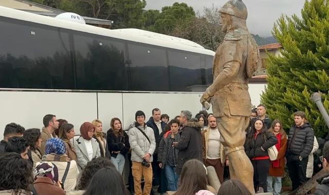 Gençler İzmir’i keşfediyor