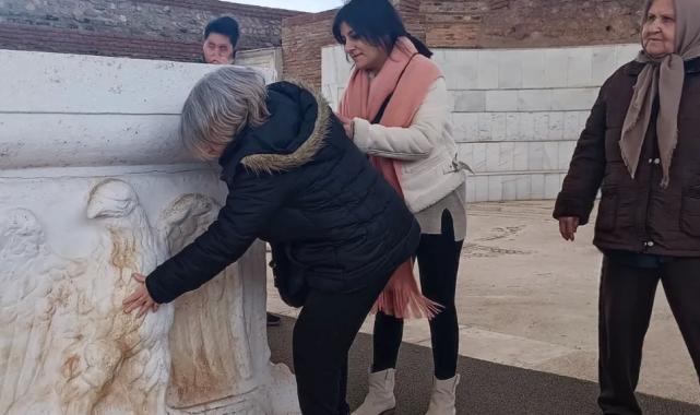 Görme engelliler tarihi dokunarak keşfetti