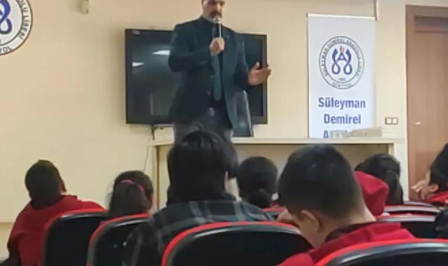Hatay Dörtyol’da ‘Başarıda Arkadaş Seçimi’ konferansları