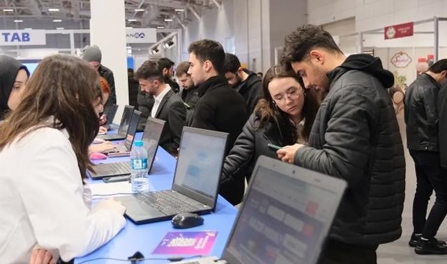 İstanbul Büyükşehir’in kariyer fuarları iş fırsatı sağladı